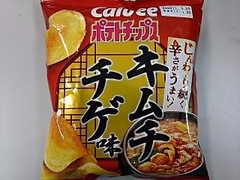 カルビー ポテトチップス キムチチゲ味 商品写真