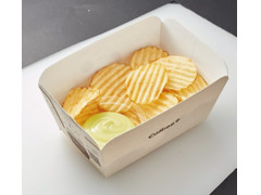 カルビー 揚げたてポテトチップス わさびマヨネーズ風味ディップ 商品写真