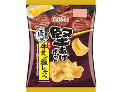 カルビー 堅あげポテト匠味 炙り牛タン塩レモン味 商品写真