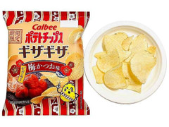 カルビー ポテトチップス ギザギザ 梅かつお味 商品写真
