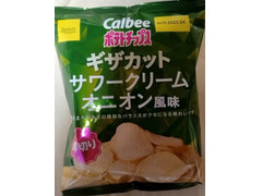 カルビー ポテトチップス ギザカット サワークリームオニオン風味 商品写真