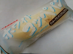 ヤマザキ ホワイトコッペパン クッキークランチ入りチョコクリーム 商品写真