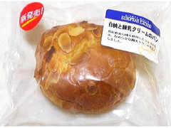 神戸屋 EUROPEAN EXCEED白桃と練乳クリームのパン 商品写真