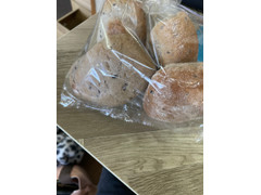 成城石井 黒胡麻香る五穀のパン 商品写真