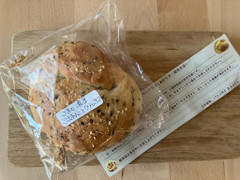 17SURF BAGEL ごまと濃厚ごまあんことクリームチーズ