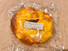 17SURF BAGEL かぼちゃ生地のゴールデンレーズンとクリームチーズ 商品写真