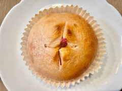 inari bakery 桜カスタクリチ 商品写真