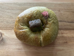 bread＆coffee te‐te 湯だねベーグル 桜の抹茶ブラウニー（フルーツ酵母） 商品写真