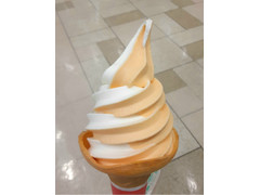 北海道どさんこプラザ ソフトクリーム メロンミックス 商品写真