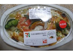 セブン-イレブン 1日に必要とされる緑黄色野菜の半分が摂れるグラタン 商品写真