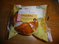 サークルKサンクス Cherie Dolce とろけるダブルシュークリーム