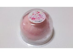 ファミリーマート おもちで包んだ桜風味のいちごケーキ 商品写真