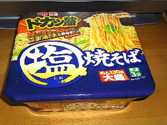 明星食品 ドカッ盛 塩焼そば 大盛 商品写真