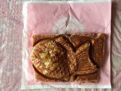 銀のあん クロワッサンたい焼き いちごカスタード＆ホワイトチョコレート 商品写真