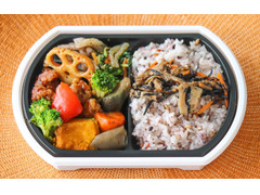 イトーヨーカドー 鶏唐揚げと1／3日分野菜の黒酢弁当 商品写真
