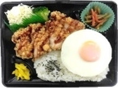 デイリーヤマザキ 竜田揚げ＆目玉焼き弁当 商品写真