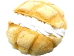 デイリーヤマザキ デイリーホット デイリーホット バター香るホイップメロンパン 商品写真