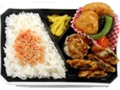 デイリーヤマザキ デイリーホット デイリーホット 大葉入りアジフライと煮物のお弁当 商品写真