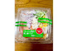 デイリーヤマザキ フレッシュ野菜と蒸し鶏サラダ 商品写真