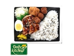 デイリーヤマザキ デイリーホット 3種のチキン弁当 商品写真