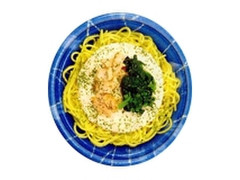 デイリーヤマザキ パスタフレスカ サーモンとほうれん草の明太クリーム 商品写真