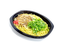 デイリーヤマザキ 特盛 豚カルビ焼肉のねぎ塩焼そば