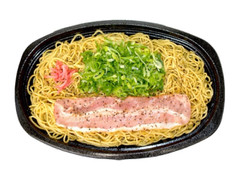 デイリーヤマザキ 超大盛 ネギ塩焼そば 商品写真