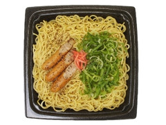 デイリーヤマザキ 特盛 粗挽きソーセージのねぎ塩焼そば