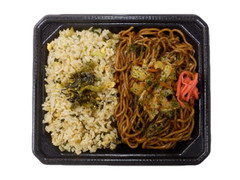 デイリーヤマザキ 高菜チャーハン＆ソース焼そば 商品写真