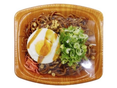 デイリーヤマザキ 目玉焼の太麺ソース焼そば