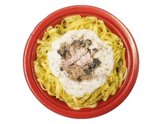 デイリーヤマザキ 生パスタ 3種きのこのクリーム