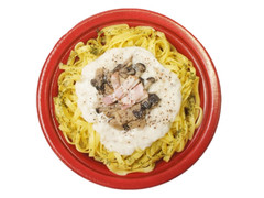 デイリーヤマザキ 生パスタ 3種きのこのクリーム 商品写真