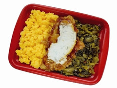 デイリーヤマザキ 玉子そぼろと高菜で食べるチキン南蛮弁当