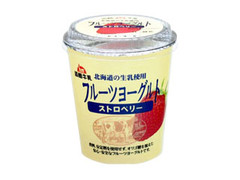 函館牛乳 フルーツヨーグルト ストロベリー 商品写真
