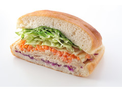 スターバックス チキン＆グリーン サンドイッチ 商品写真