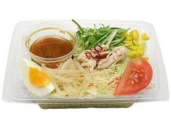 ピリ辛ドレで食べる！ラーメンサラダ