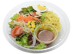 セブン-イレブン 野菜を食べる！ピリ辛ラーメンサラダ 商品写真