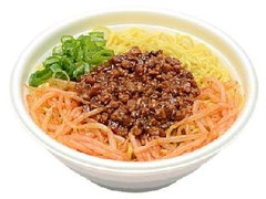 混ぜてからめて！濃厚ごまの担々麺