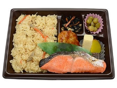 セブン-イレブン 紅鮭とおこわの幕の内弁当 商品写真