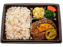 セブン-イレブン 十六穀米入り御飯と和風ハンバーグの弁当 商品写真