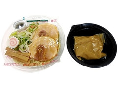 セブン-イレブン 豚骨魚介の冷しつけ麺 つけ汁に混ぜる香味油付 商品写真