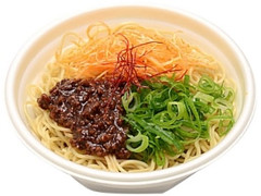 セブン-イレブン 花椒の香り引き立つ！辛口汁なし担々麺 商品写真