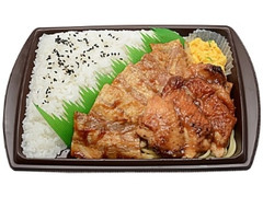 セブン-イレブン ガーリックチキン＆豚焼肉 ご飯大盛り 商品写真