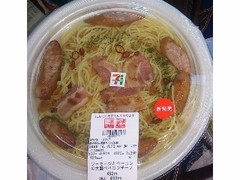 セブン-イレブン ソーセージとベーコンの大盛ペペロンチーノ 商品写真