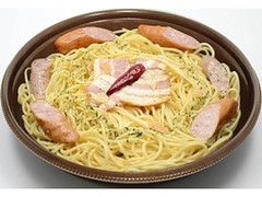 セブン-イレブン 麺増量！2種ソーセージのペペロンチーノ 商品写真