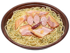 セブン-イレブン 麺増量！ベーコンの大盛ペペロンチーノ 商品写真