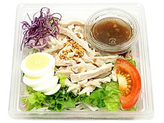 セブン-イレブン 特製玉ねぎドレの蒸し鶏サラダ 商品写真