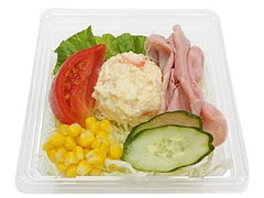 セブン-イレブン ハムとポテトの生野菜 サラダカップ 商品写真