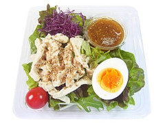 華味鳥のシャキシャキ野菜サラダ