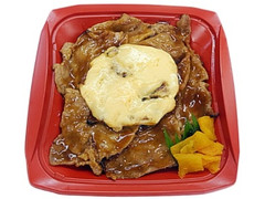 セブン-イレブン とろ～りチーズソースの炭火焼き豚丼 商品写真